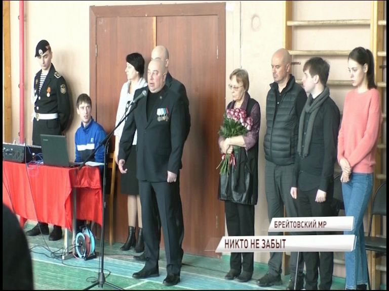 В Брейтовском районе установили сразу две памятные доски посвященные погибшим в Чечне землякам