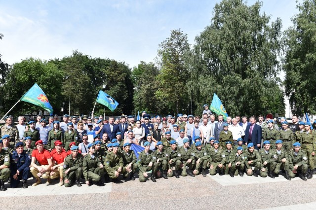 ФОТО: Как в Ярославле отмечают день ВДВ