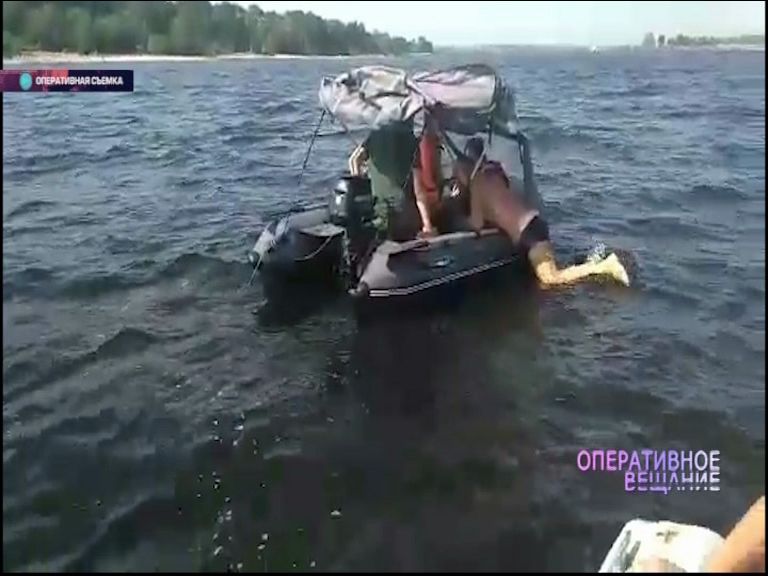 Опасные развлечения: на Волге остановили моторную лодку, буксирующую резиновую шлюпку