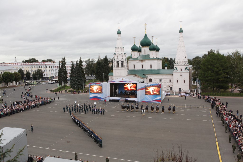 Торжественное мероприятие в честь открытия зоны ЮНЕСКО: конно-пеший караул Кремлевского полка, обновленный Демидовский сквер и концерт Дениса Майданова