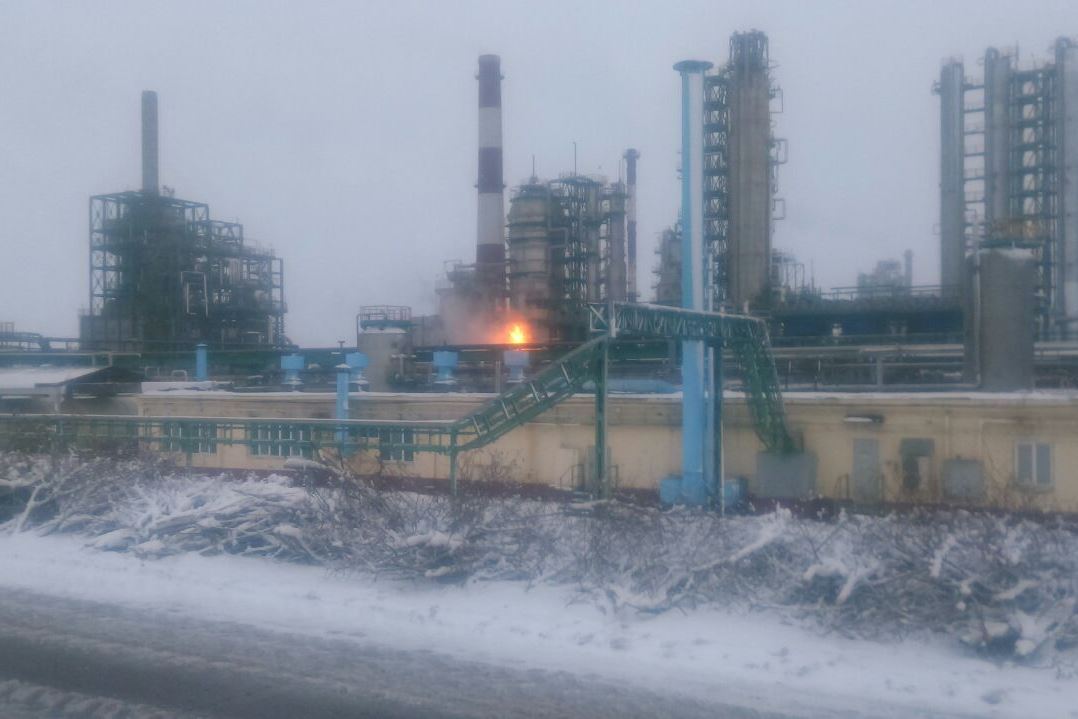 Названа основная версия пожара на ярославском НПЗ
