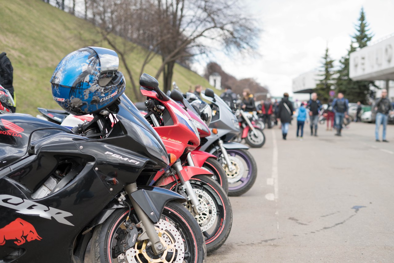 Сотни байкеров собрались в Ярославле и открыли мотосезон