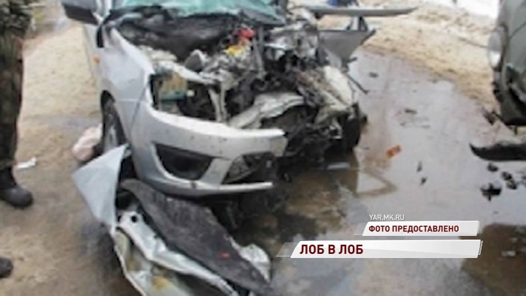 В Любиме столкнулись УАЗ и «Гранта»: три человека в больнице