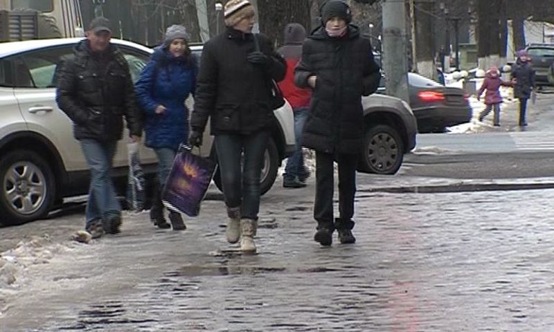 МЧС предупредило ярославцев о гололеде и посоветовало клеить пластырь на подошвы