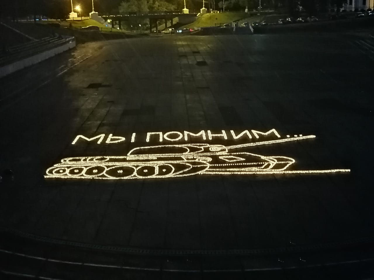 В центре Ярославля появился танк из свечей