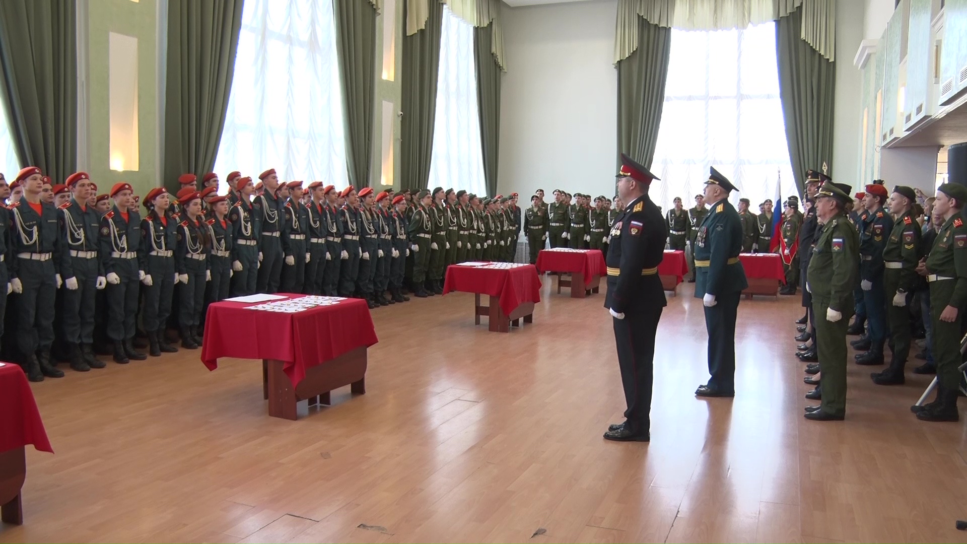 Более 200 первокурсников Ярославского кадетского колледжа приняли присягу