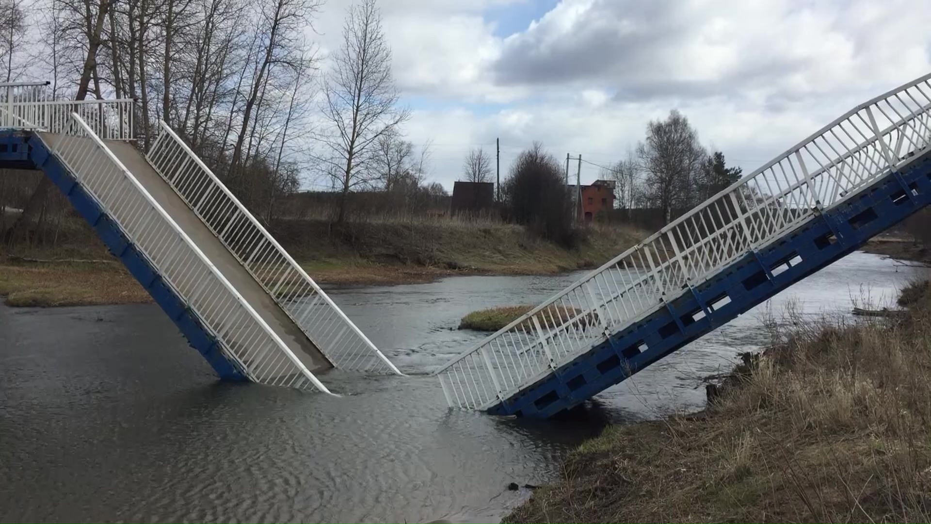 По факту обрушения моста в Борисоглебском возбуждено уголовное дело. Но не в отношении подрядчика