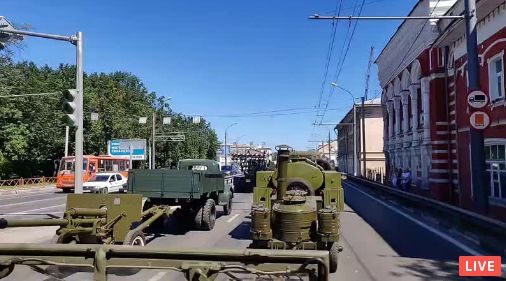 По Ярославлю проходит колонна Победы: прямая трансляция с места событий