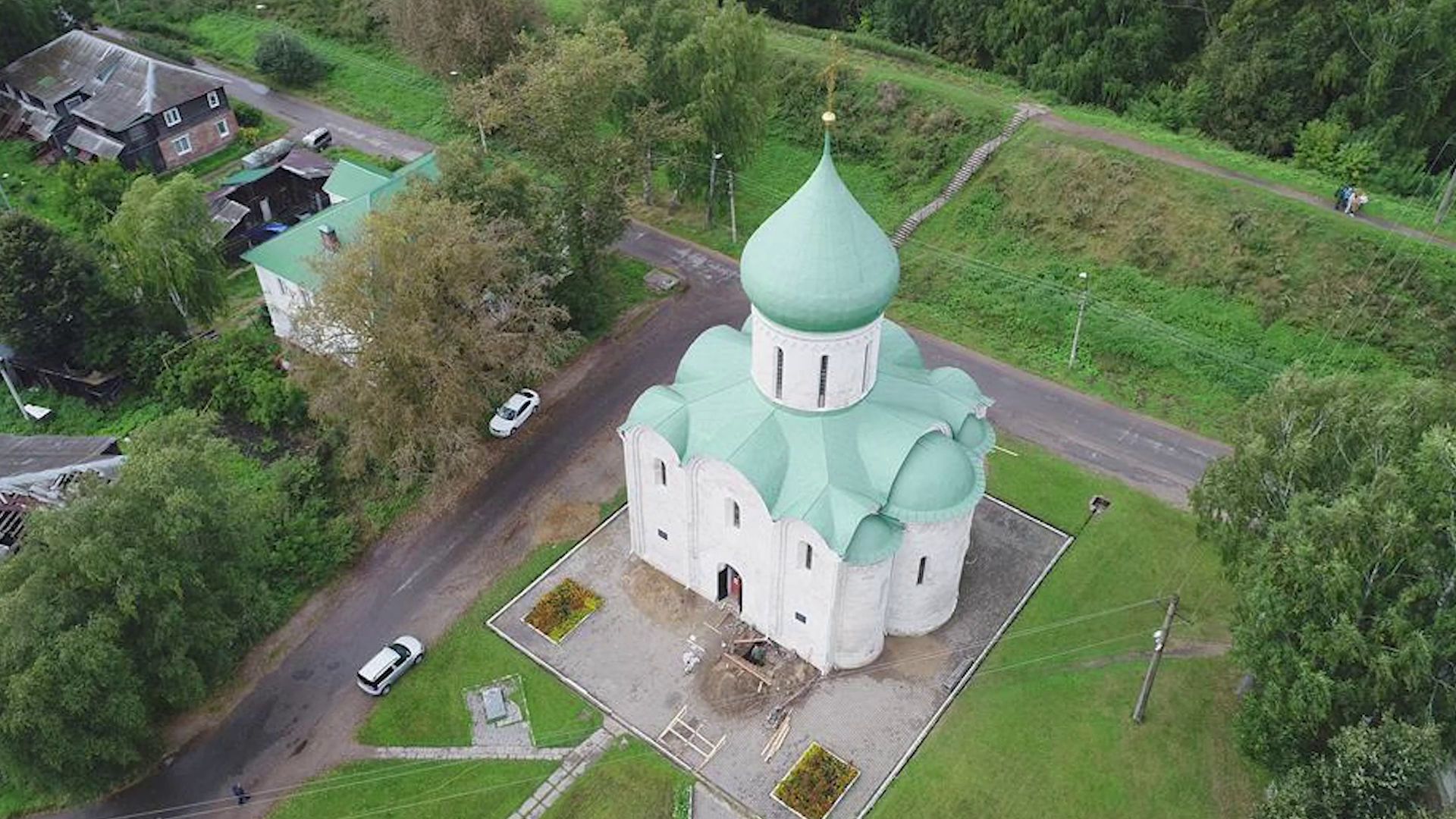 В Переславле нашли древние граффити на храме XII века