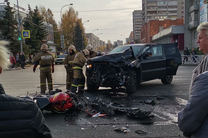 Момент ДТП с участием мотоциклиста в Рыбинске попал на видеорегистраторы