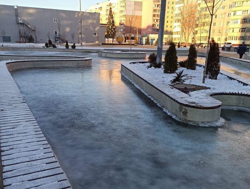 В Заволжском районе в новом сквере зальют каток