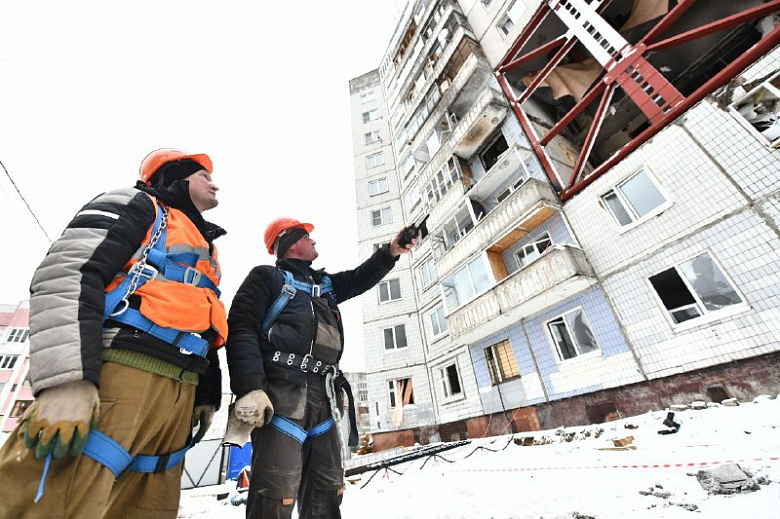 В пострадавшем от взрыва газа доме установили специальную укрепляющую раму