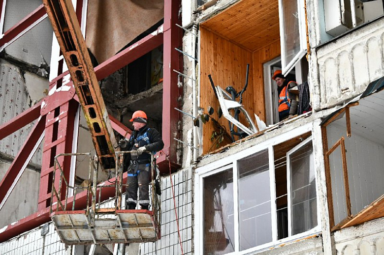 В пострадавшем от взрыва газа доме установили специальную укрепляющую раму