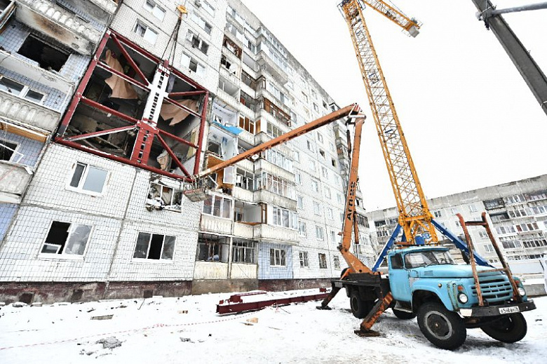 В пострадавшем от взрыва газа доме установили специальную укрепляющую раму