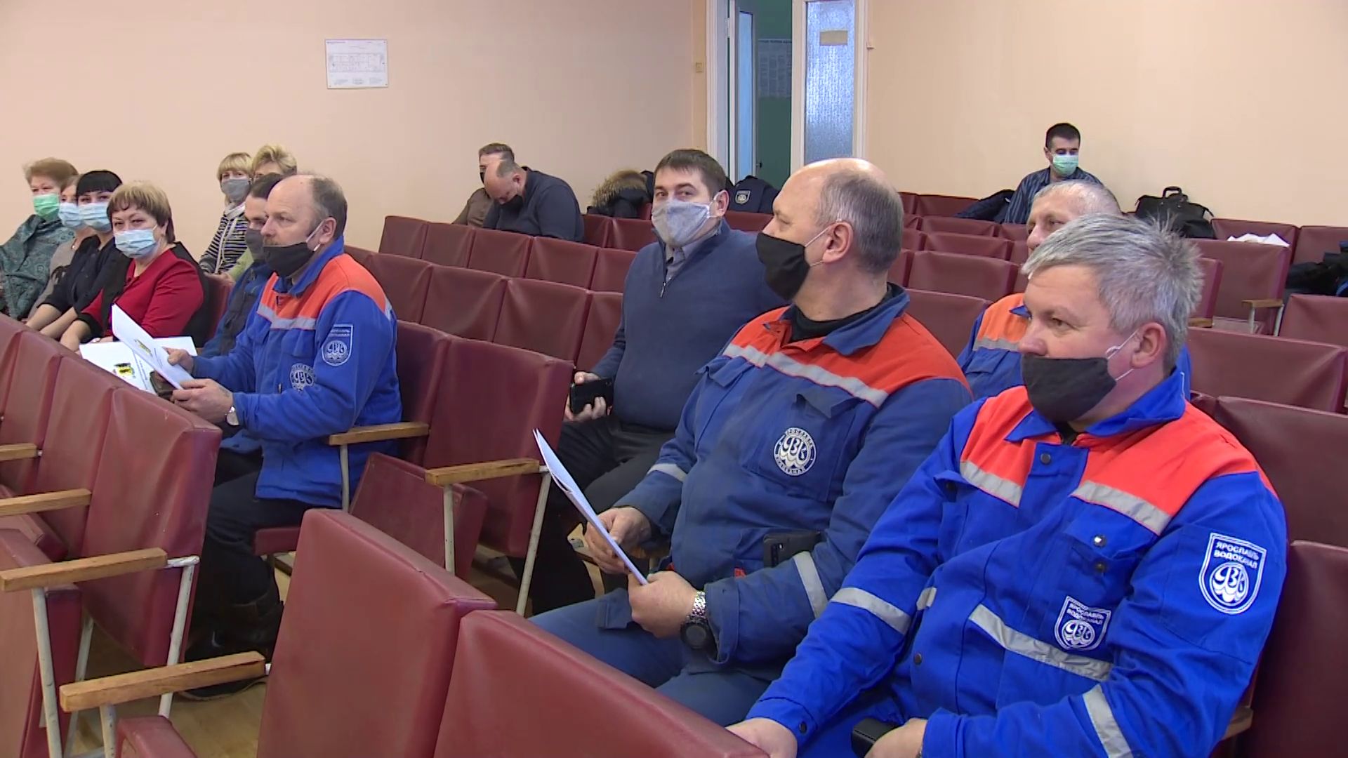В Ярославле наградили сотрудников Водоканала, спасших ребенка