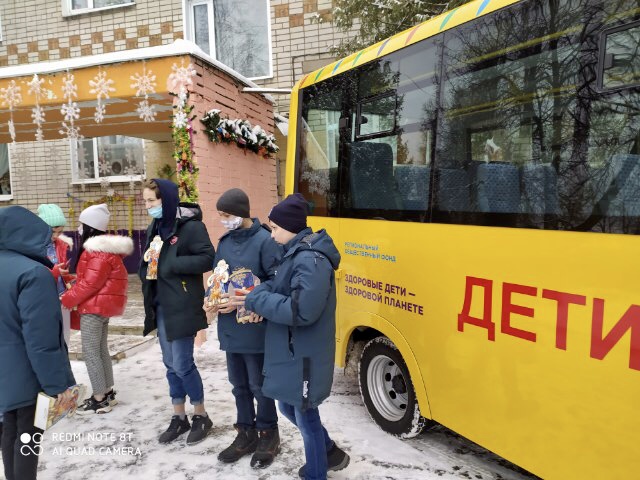 Воспитанники Переславского детского дома на Новый год получили школьный автобус