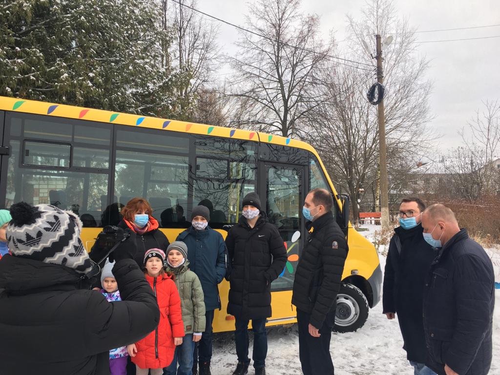Воспитанники Переславского детского дома на Новый год получили школьный автобус