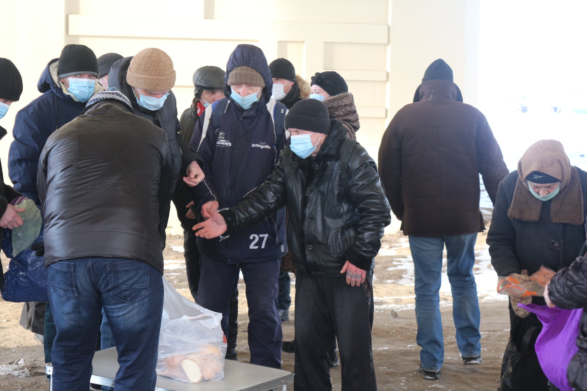 В морозы их помощь актуальна как никогда: председатель региональной Общественной палаты встретился с руководителями НКО