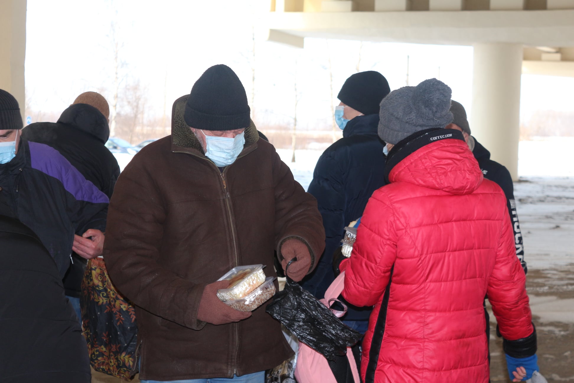 В морозы их помощь актуальна как никогда: председатель региональной Общественной палаты встретился с руководителями НКО