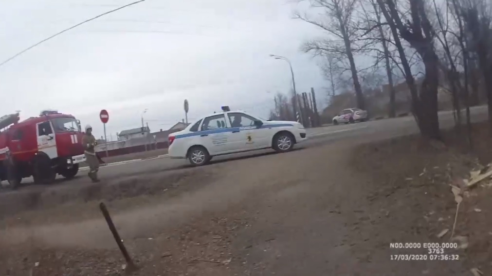 В Ярославле наградили сотрудников ГИБДД, спасших людей при пожаре