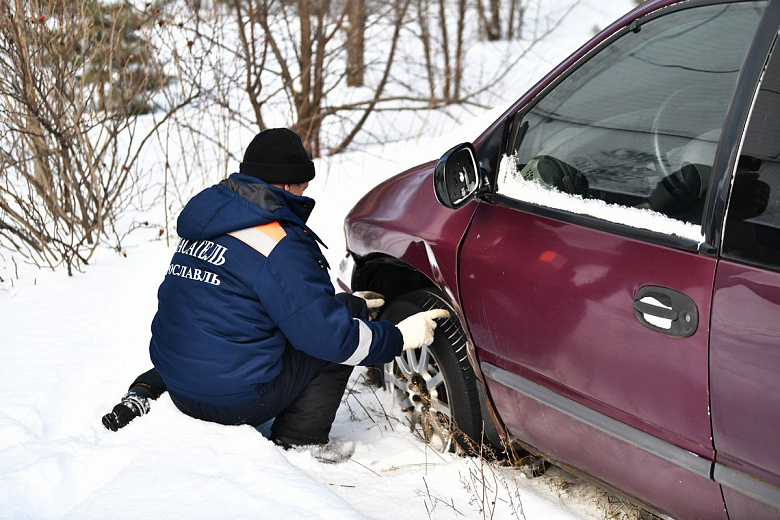 В Ярославле продолжают вывозить с городских улиц брошенные автомобили