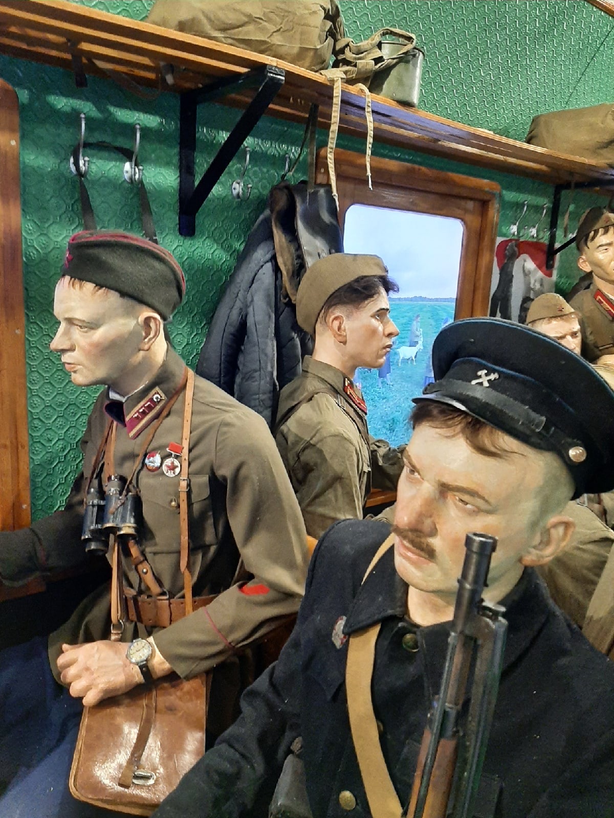 «Эмоции очень сильные, в горле ком...»: ярославцы продолжают посещать «Поезд Победы»