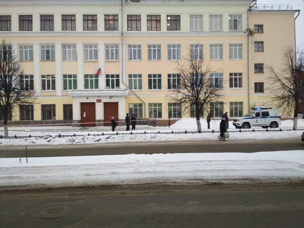 В центре Ярославля экстренно эвакуировали школу из-за старого калькулятора