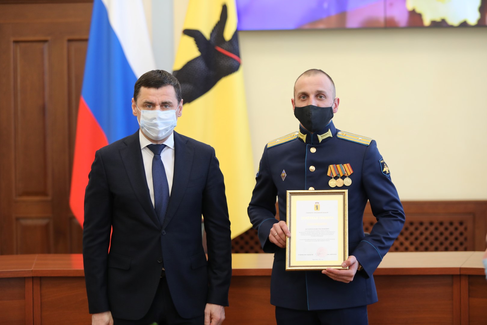 В преддверии Дня защитника Отечества Дмитрий Миронов наградил военнослужащих