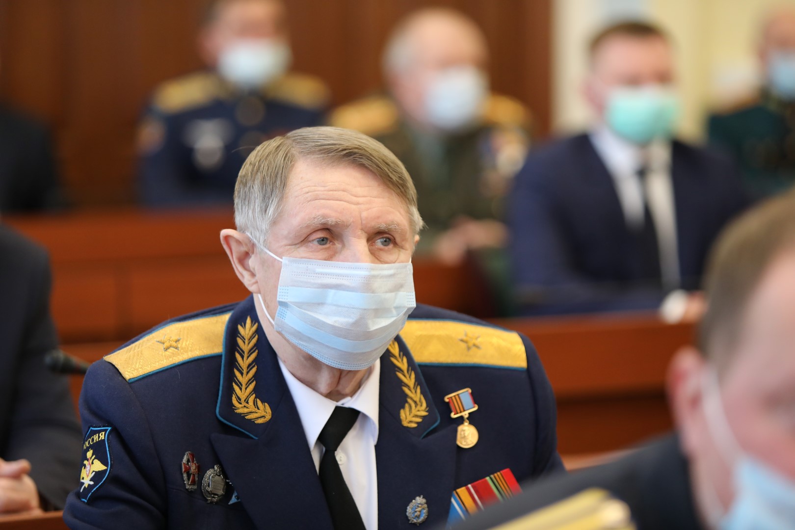 В преддверии Дня защитника Отечества Дмитрий Миронов наградил военнослужащих