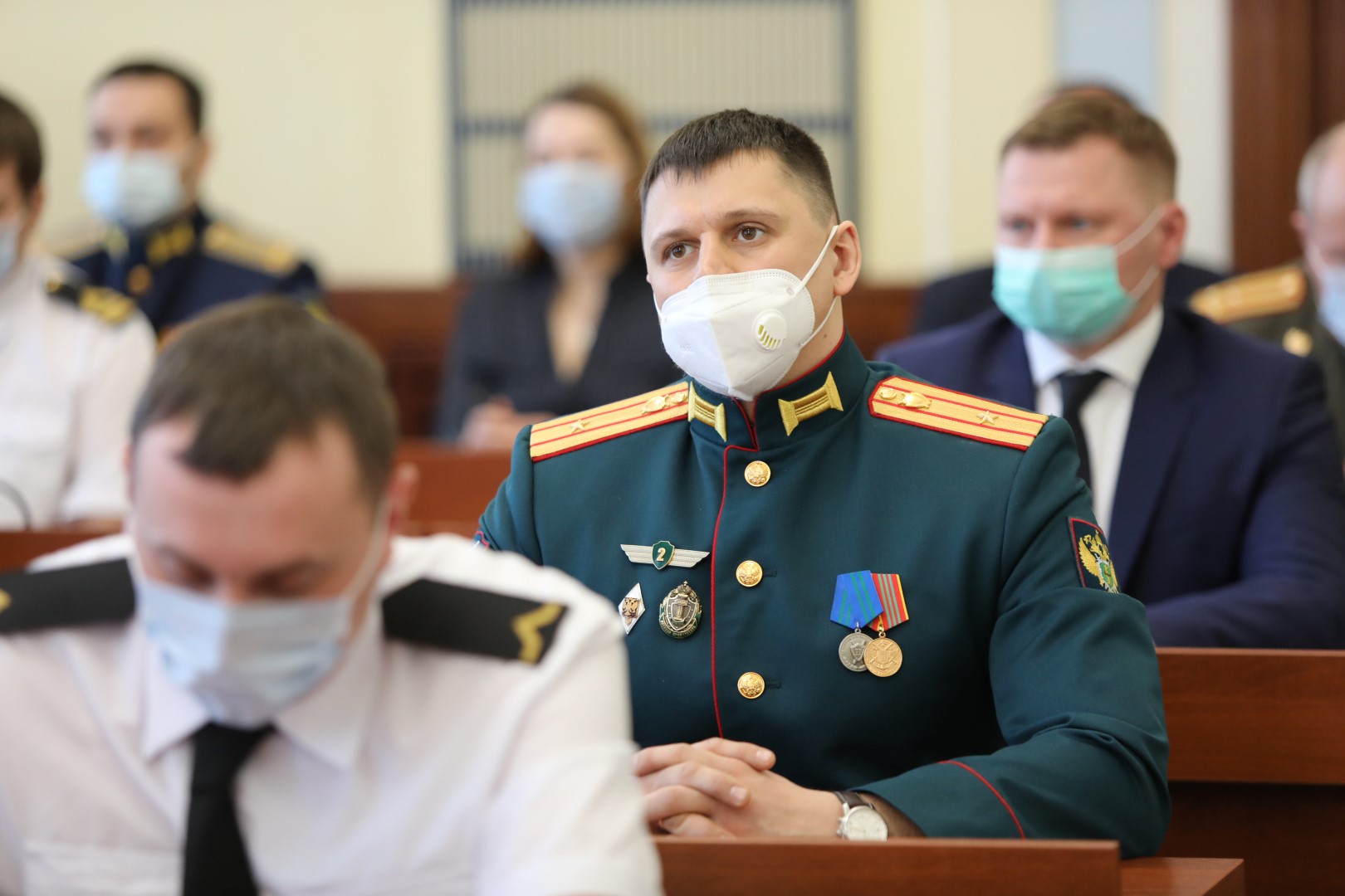 В преддверии Дня защитника Отечества Дмитрий Миронов наградил военнослужащих