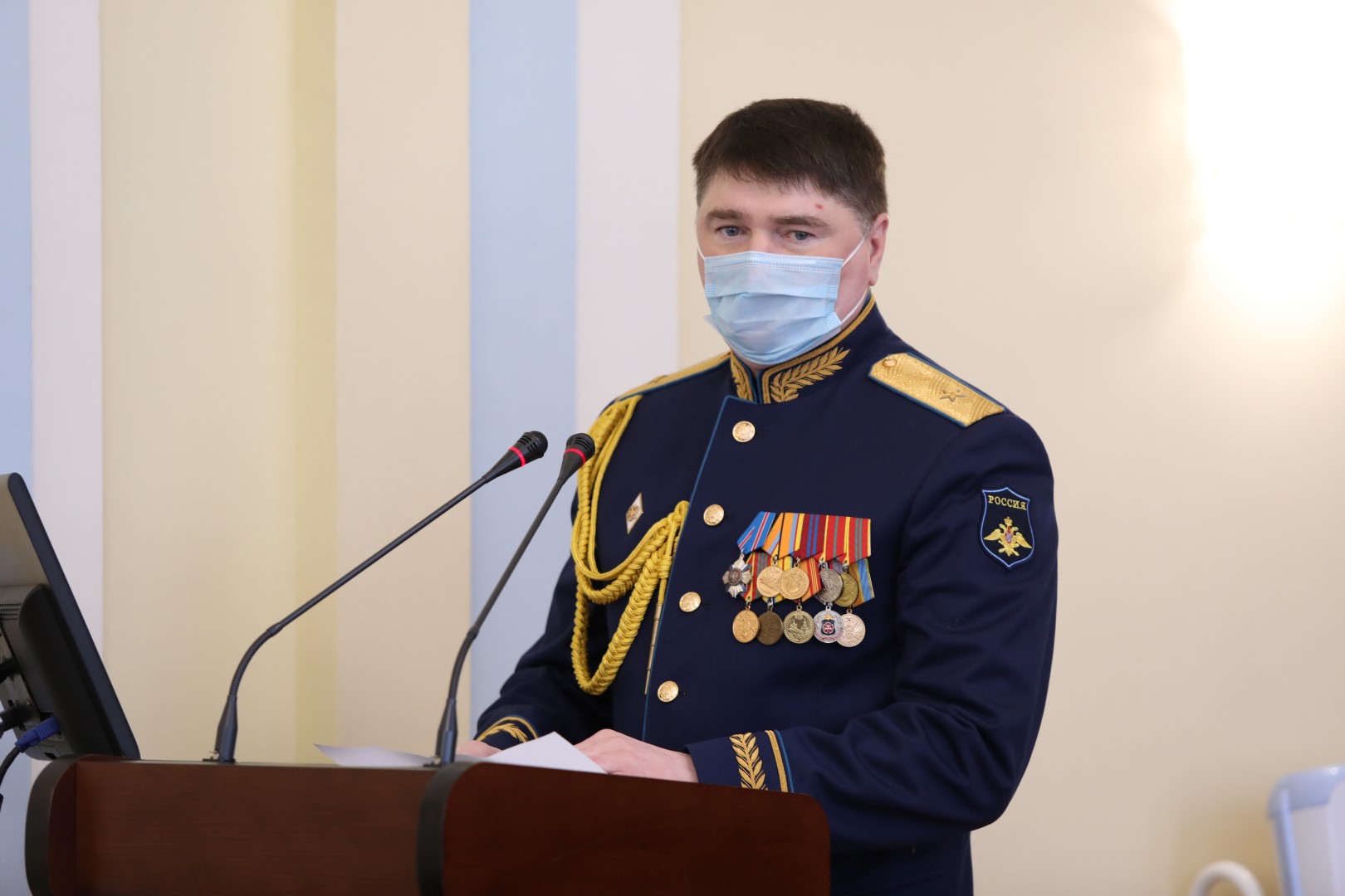 В преддверии Дня защитника Отечества Дмитрий Миронов наградил военнослужащих