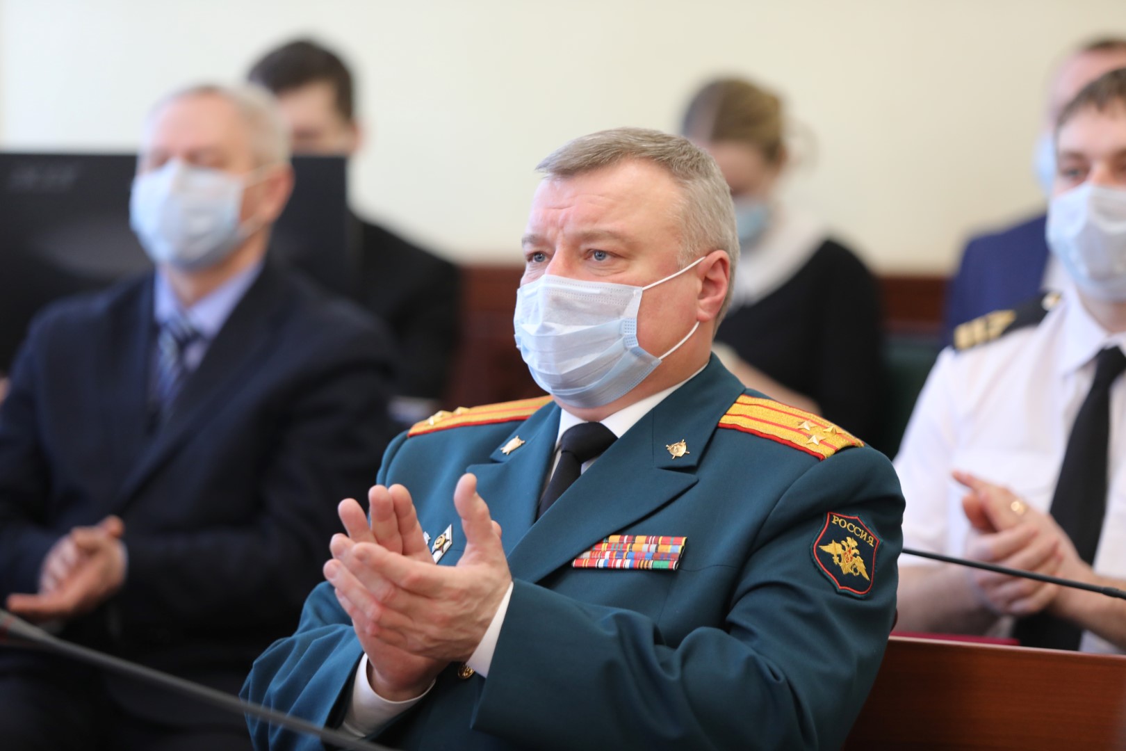 В преддверии Дня защитника Отечества Дмитрий Миронов наградил военнослужащих