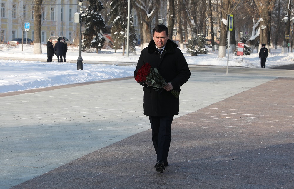 В преддверии Дня защитника Отечества Дмитрий Миронов наградил военнослужащих