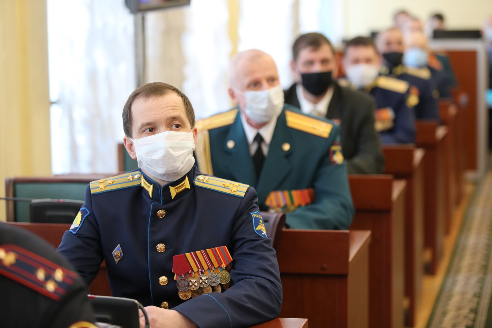 В преддверии Дня защитника Отечества Дмитрий Миронов наградил военнослужащих