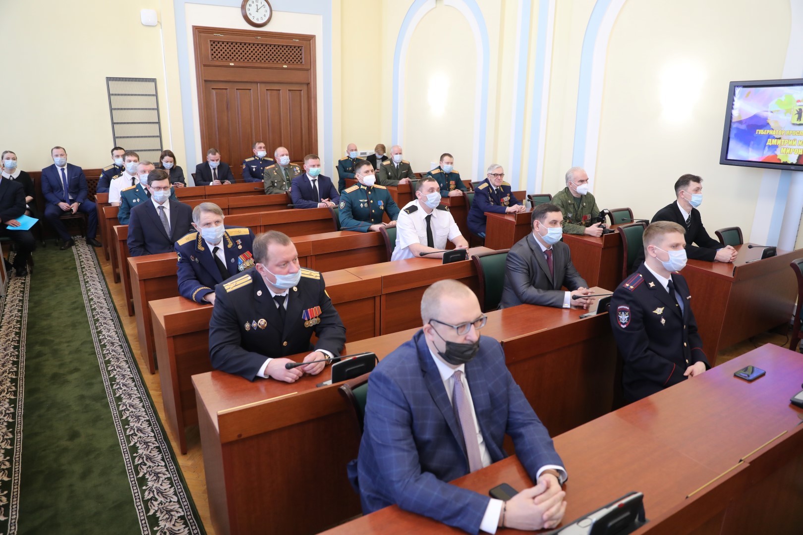 В преддверии Дня защитника Отечества Дмитрий Миронов наградил военнослужащих