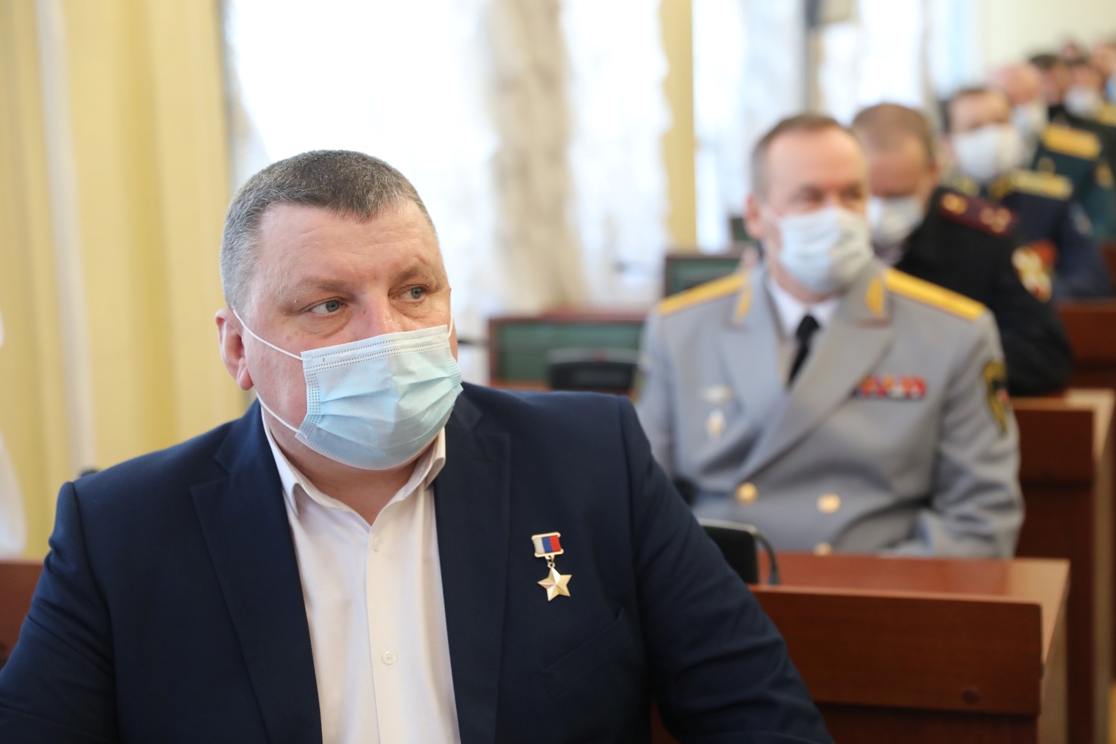 В преддверии Дня защитника Отечества Дмитрий Миронов наградил военнослужащих