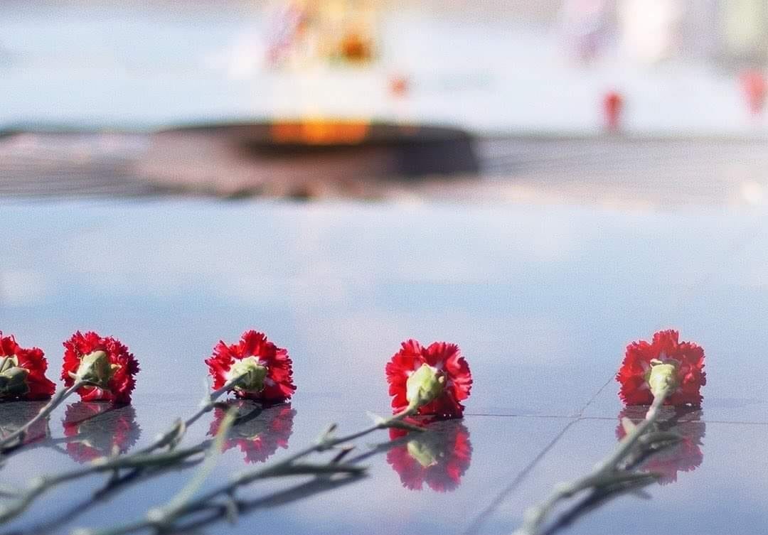Председатель муниципалитета Ярославля возложил цветы к монументу в парке Победы