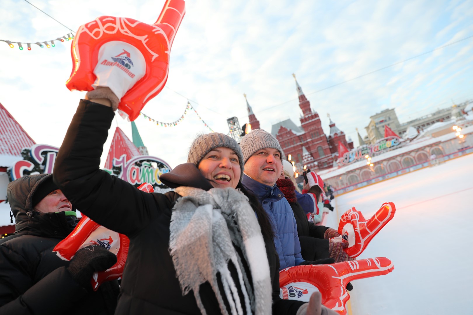 В праздничные выходные Дмитрий Миронов в Москве сыграл в хоккей с ветеранами «Локомотива»