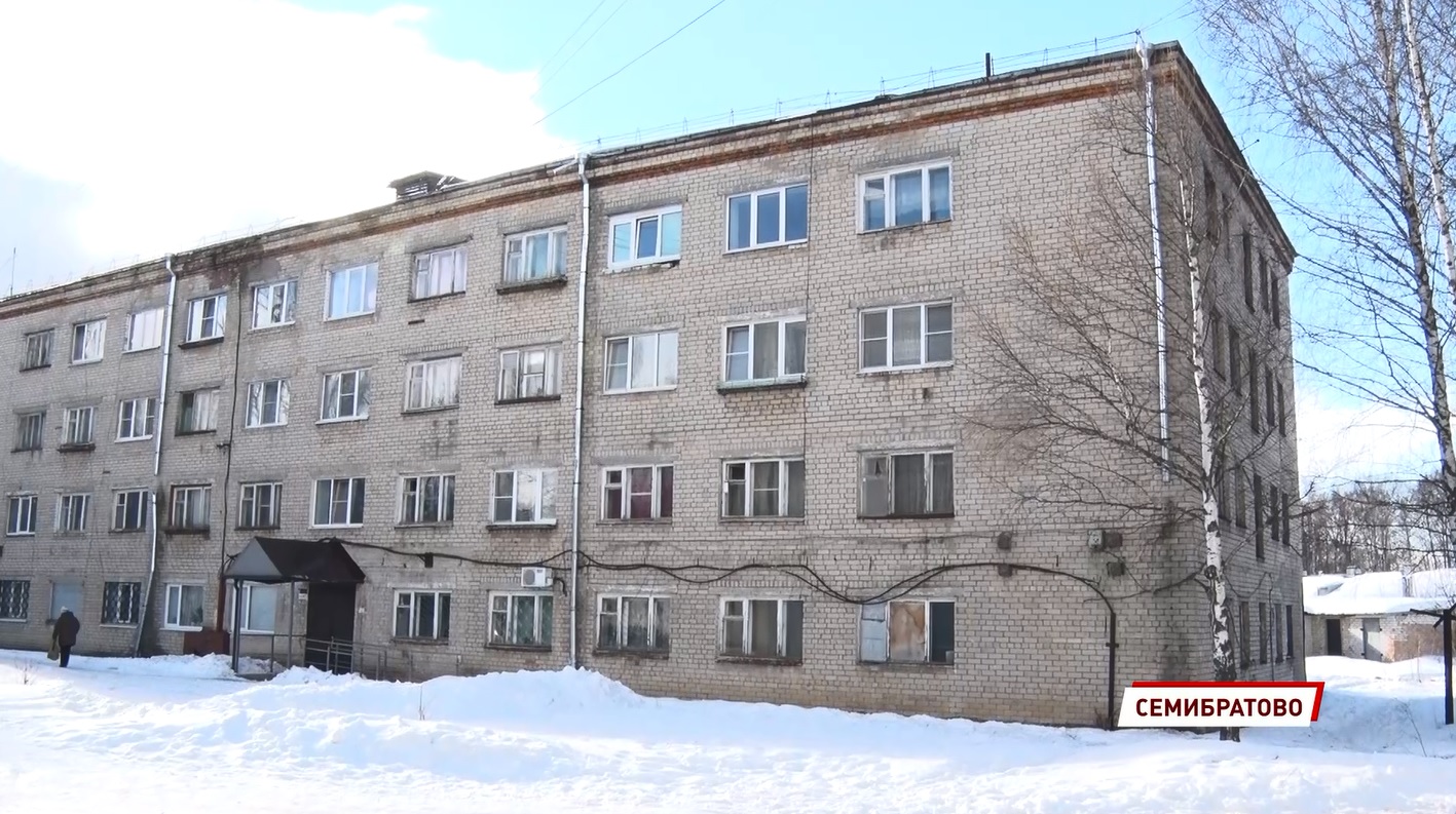 В Ярославской области разваливающийся дом исключают из программы капремонта из-за бреши в законе