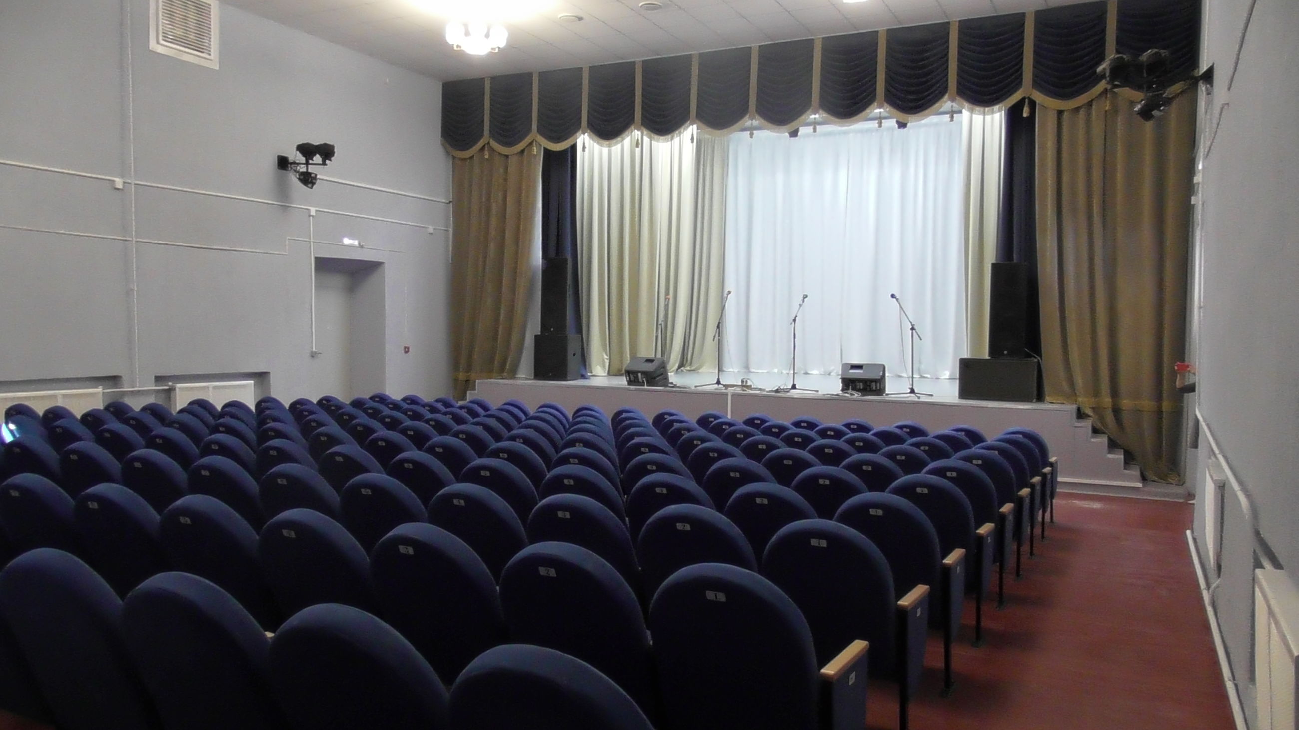В поселке Каменники после капитального ремонта открылся местный клуб