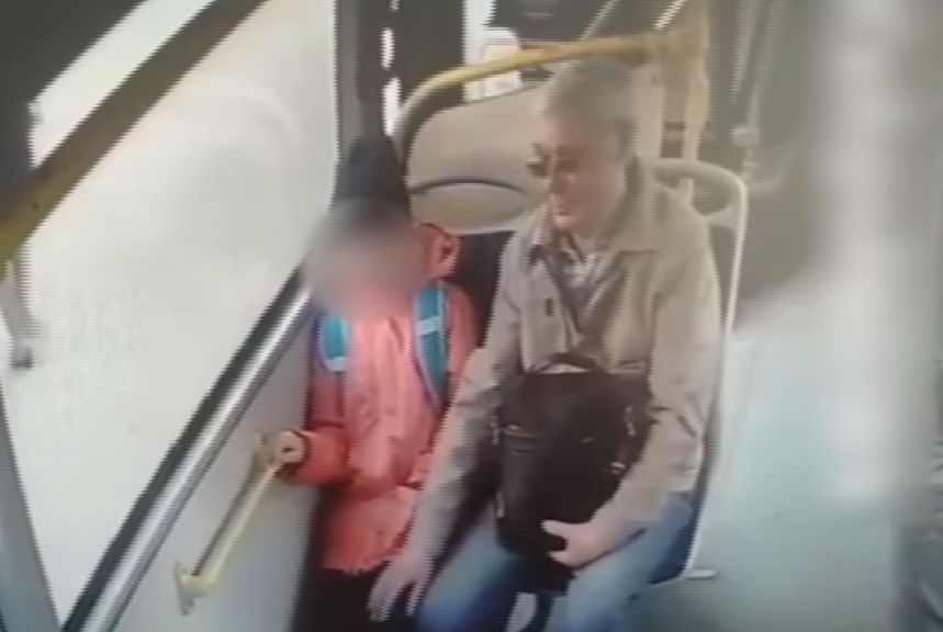 В Ярославле задержали пенсионера, который трогал девочку в автобусе