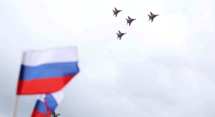 В небе над Переславлем выступила авиационная группа «Стрижи»