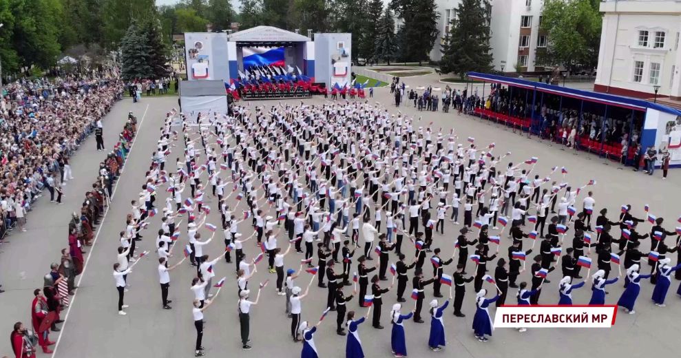Крестный ход, 800-голосый хор, визит полпреда президента: в Переславле отметили 800-летие со дня рождения Александра Невского