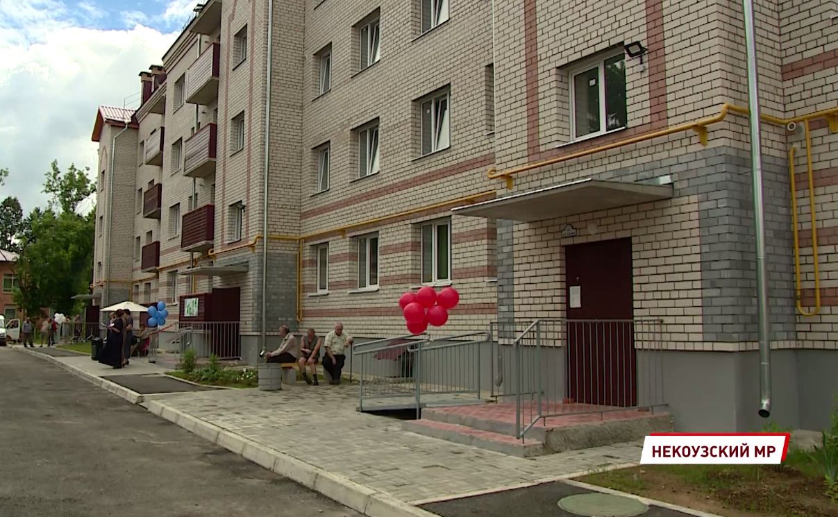 25 семей в поселке Борок Ярославской области получили ключи от новых квартир