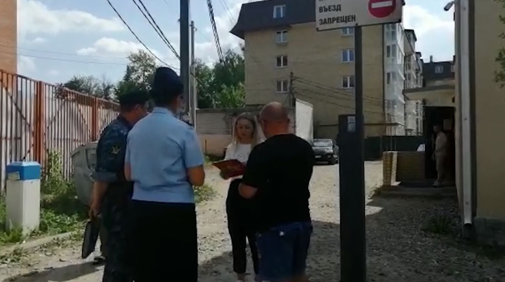 Многоэтажка и детский сад во Фрунзенском районе оказались в заточении