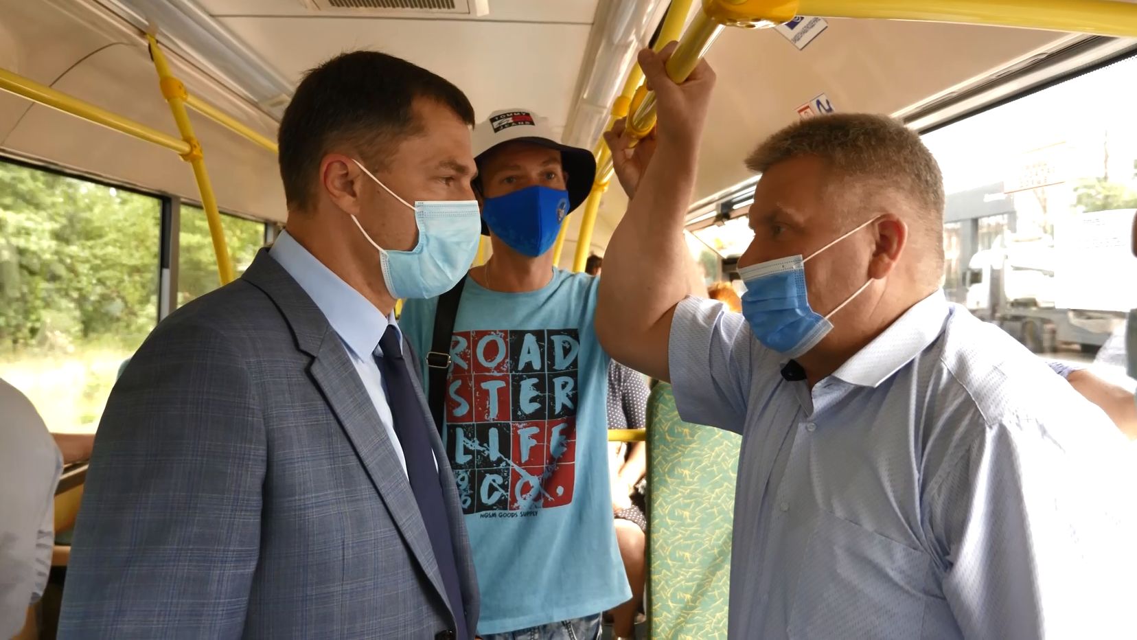 Мэр Ярославля прокатился по новому маршруту и пообщался с жителями