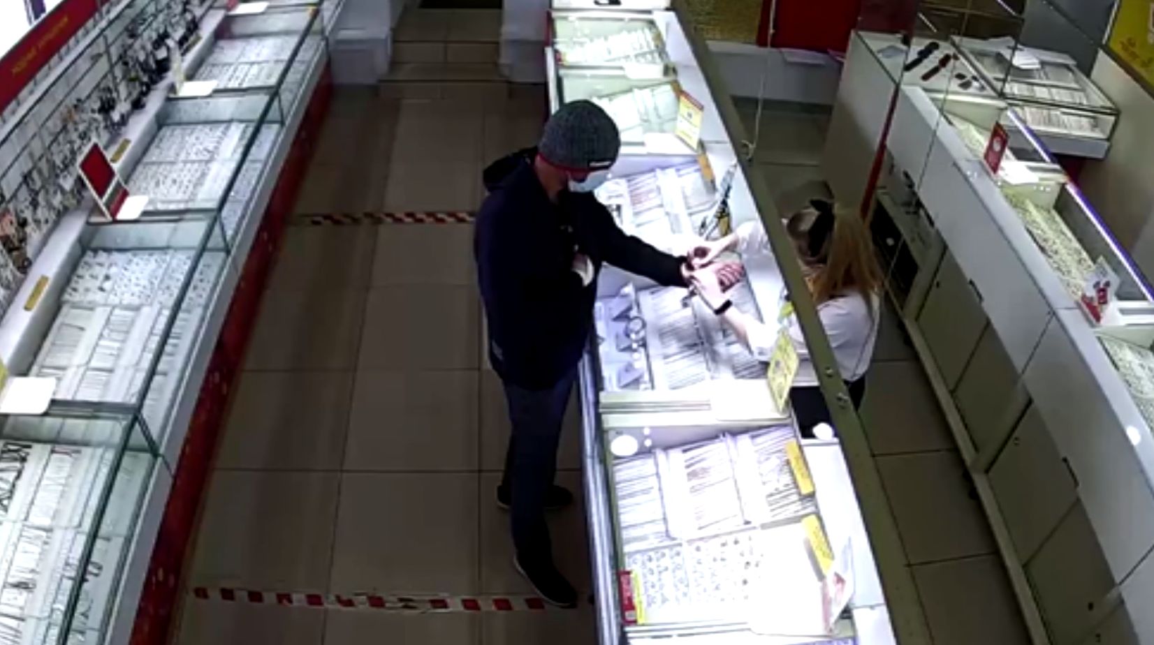 Житель Ярославля ограбил ювелирный магазин