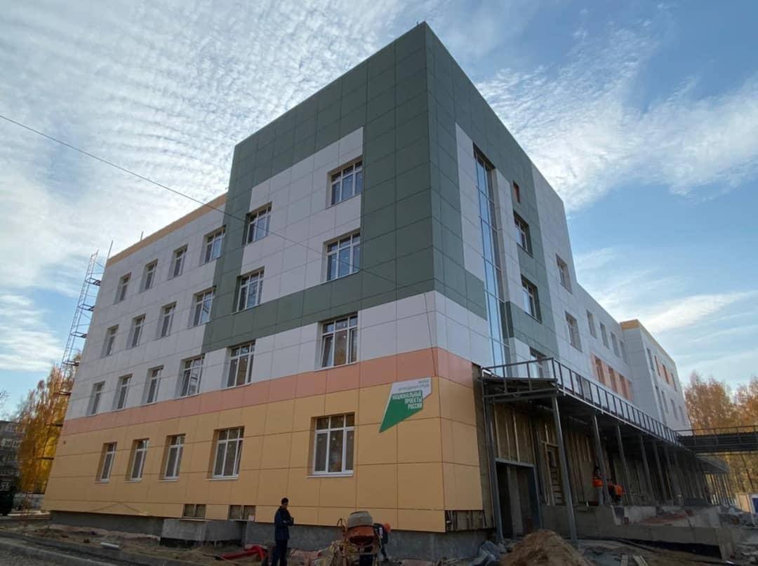 Строительство новой детской поликлиники во Фрунзенском районе Ярославля вышло на финишную прямую