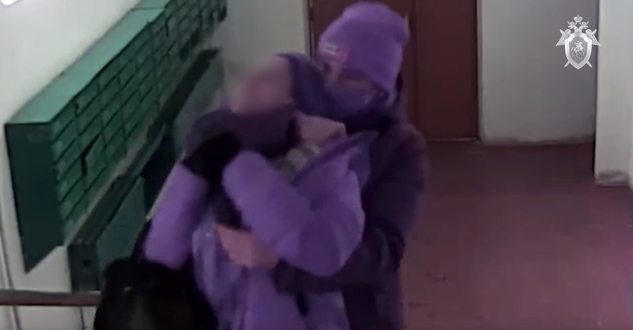 Попал на камеру: в Ярославле разыскивают опасного насильника