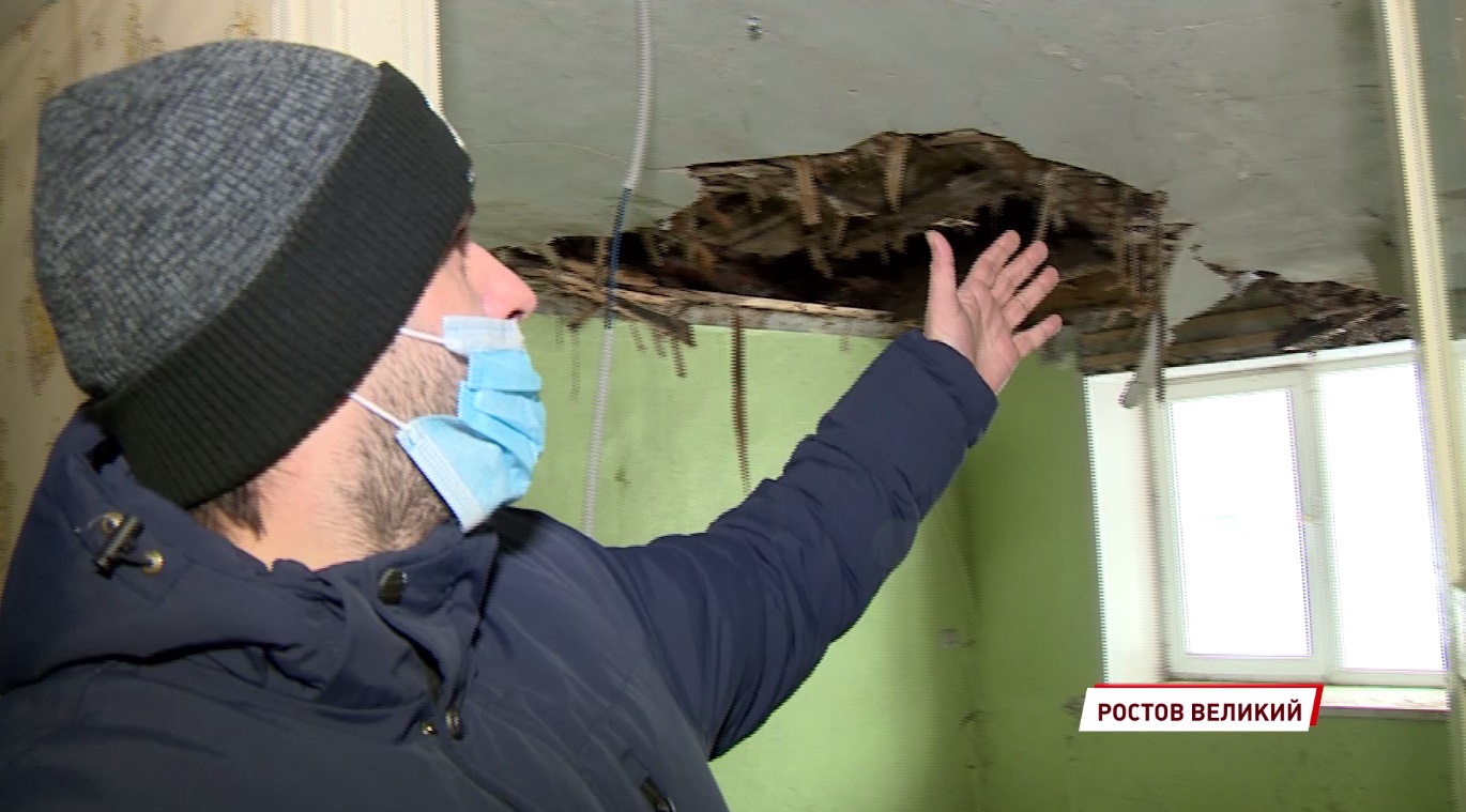 «Боимся, что стены рухнут»: репортаж из аварийного дома в Ростове
